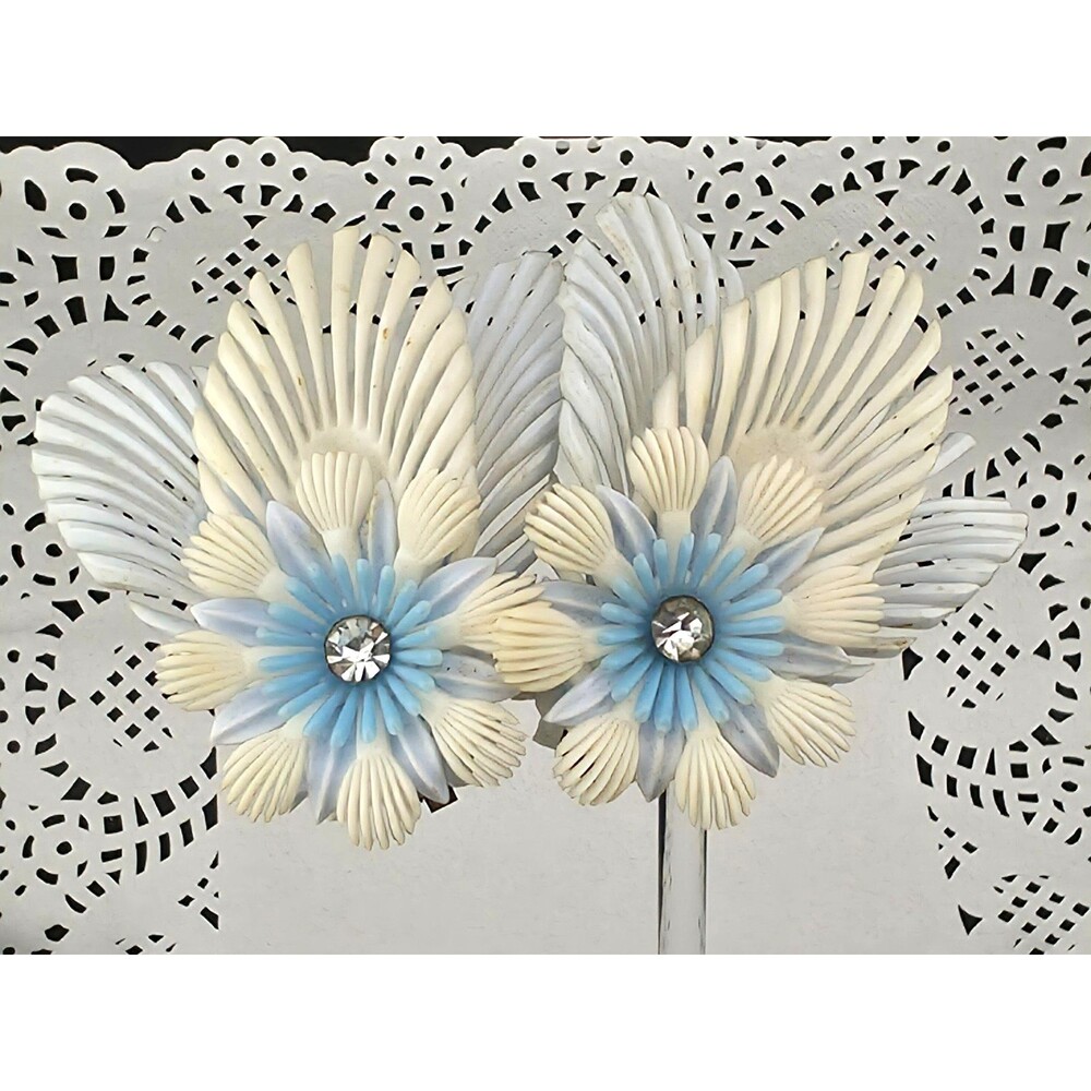 Vintage Signed Star 50s White Blue Soft Plastic Feather 2.5" Clip Earrings